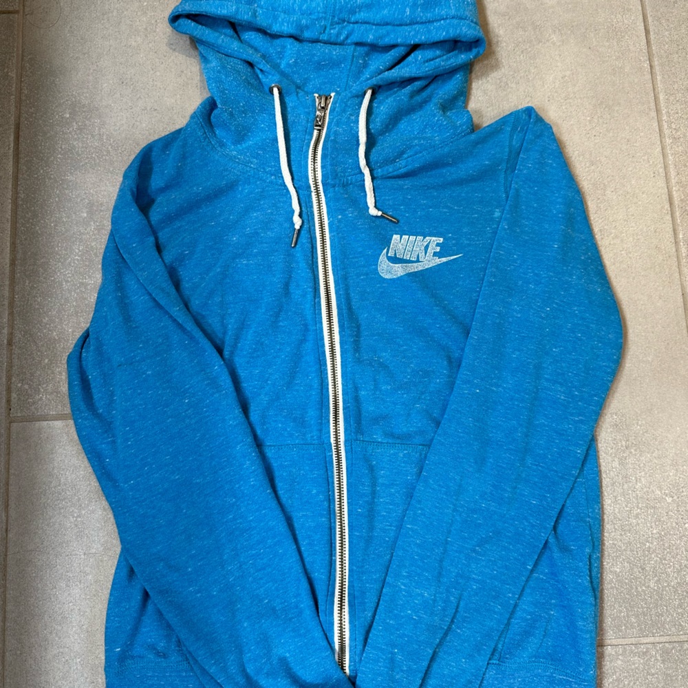 Woman’s Medium Nike Sweatshirt